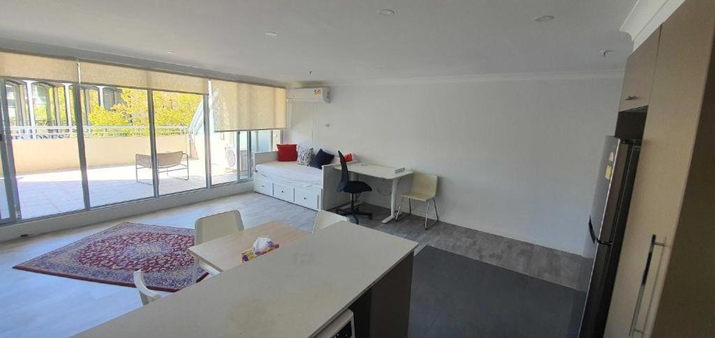 Dana-Cozy Studio With Shared Entry In The City Canberra Eksteriør billede
