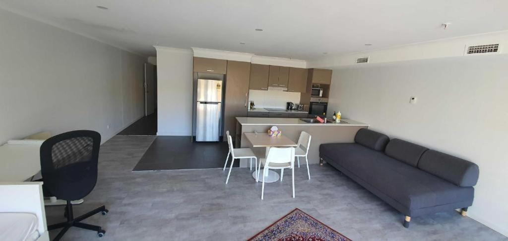 Dana-Cozy Studio With Shared Entry In The City Canberra Eksteriør billede